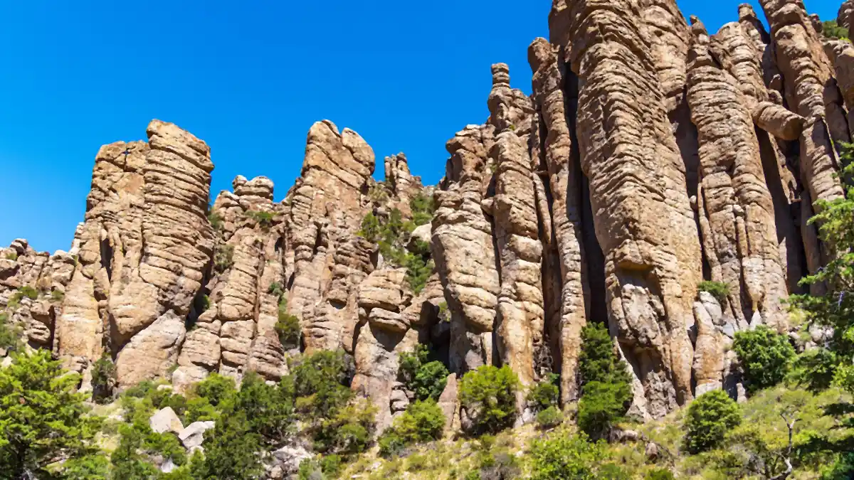 Arizona : les colonnes de Chiricahua, nouveau parc national, sont nées d'un volcan effondré